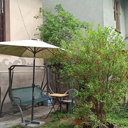 אכסניה Retro & Garden